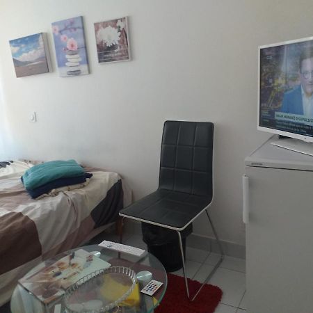 A.B.C Simple Rooms แกร์เจส-เลส์-โกเนซ ภายนอก รูปภาพ